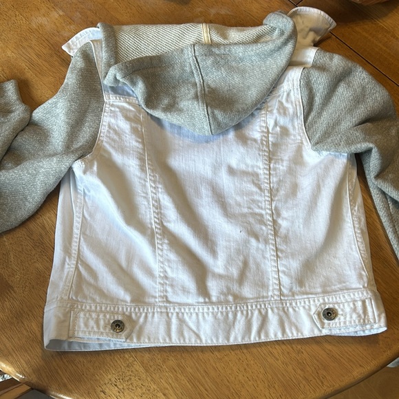 Short white jean and sweatshirt jacket - Picture 2 of 2